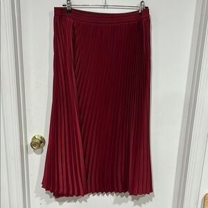 Elegant Burgundy Pleated Skirt